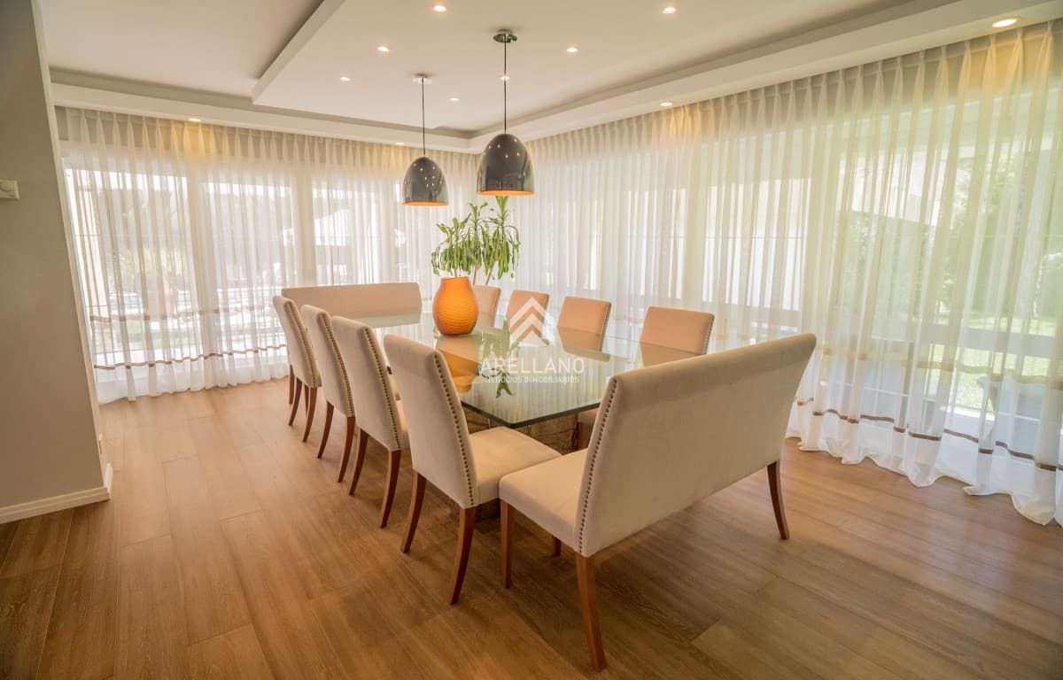 Casa ID.218 - VENTA ALQUILER CASA PLAYA MANSA 6 DORMITORIOS