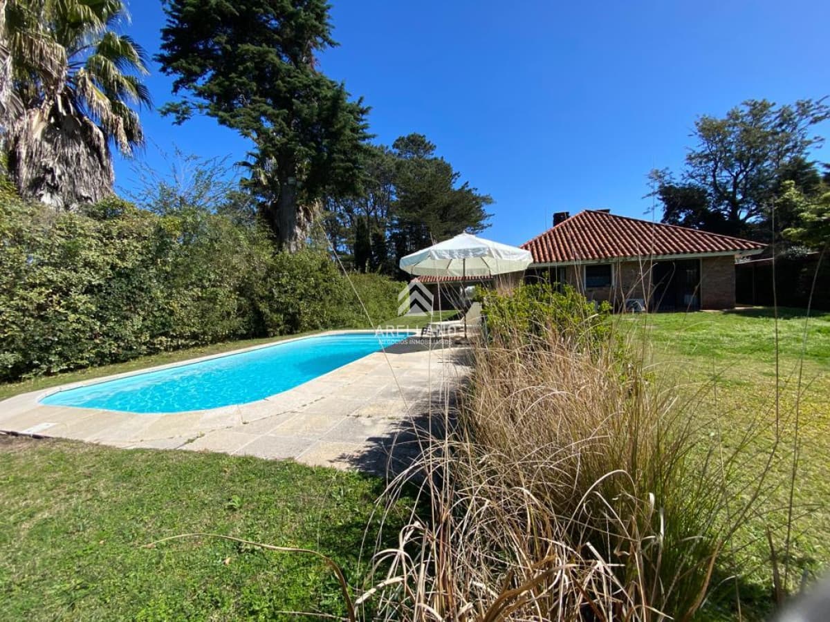 Casa ID.2529 - CASA ALQUILER VERANO 4 DORMITORIOS 3 BAÑOS  PISCINA CLIMATIZADA PUNTA DEL ESTE