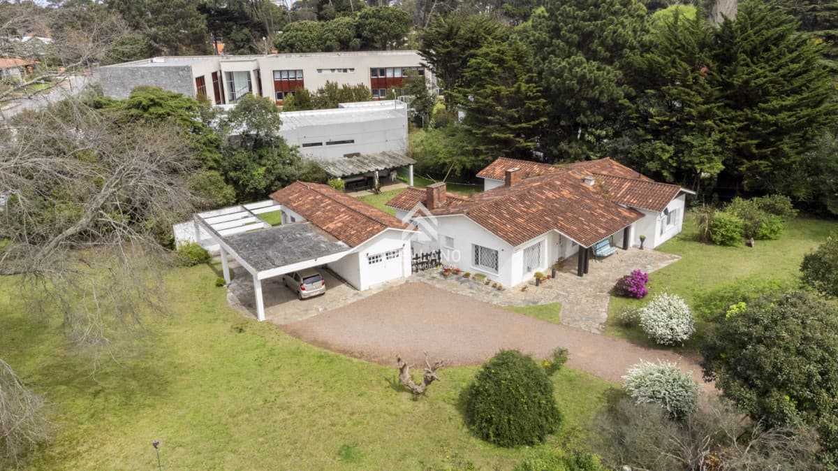 Casa ID.6921 - Venta casa Cantegril para proyecto