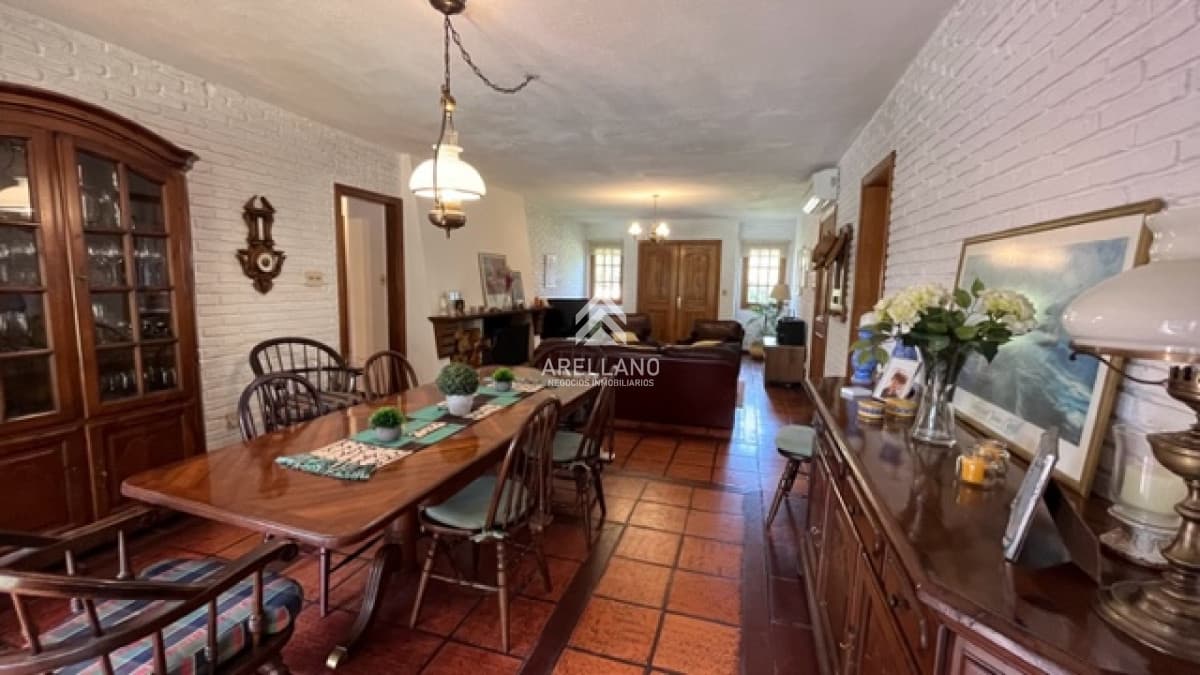 Casa ID.2498 - ALQUILER DE CASA DE  4 DORMITORIOS EN PLAYA MANSA PUNTA DEL ESTE