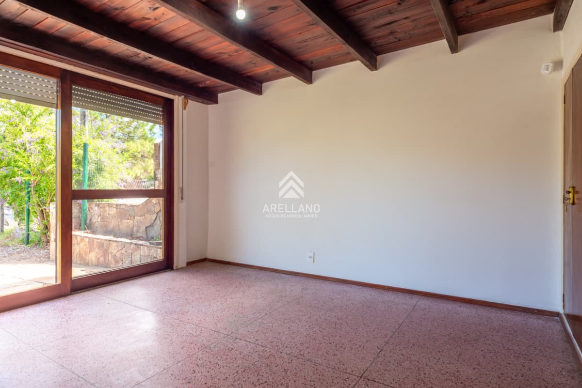 Casa ID.5781 - Casa en Pinares 2 dormitorios, solida construccion