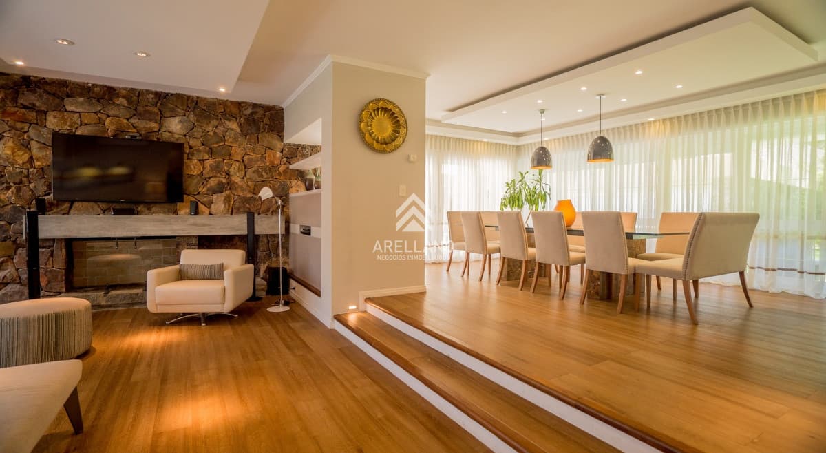 Casa ID.218 - VENTA ALQUILER CASA PLAYA MANSA 6 DORMITORIOS