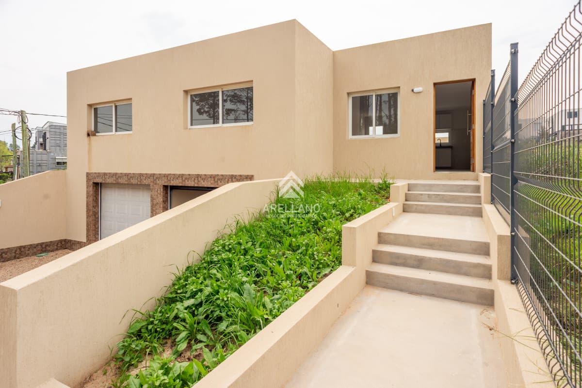 Casa ID.5496 - Altos de la laguna, 2 dormitorios con garage