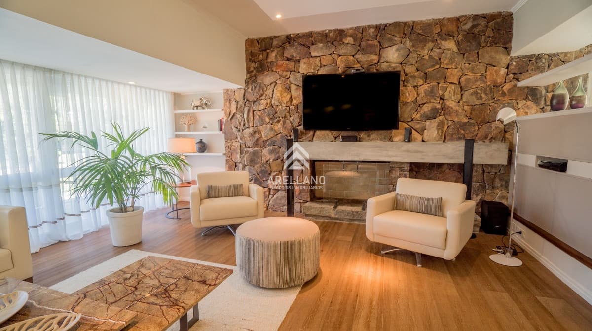 Casa ID.218 - VENTA ALQUILER CASA PLAYA MANSA 6 DORMITORIOS