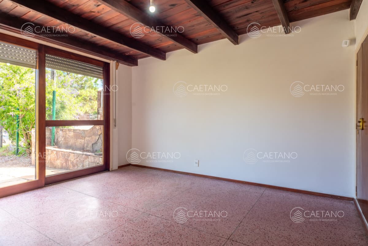 Casa en Pinares 2 dormitorios, solida construccion