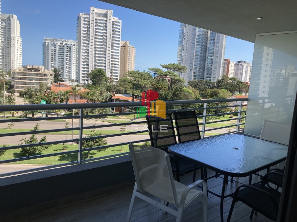 Gale Propiedades & Escribanía Apartamento ID.2250 - departamento de 2 suites 1 toilette con garage en Playa Mansa