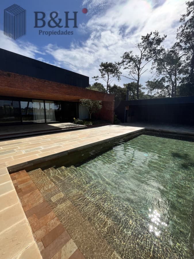 Exclusiva casa a la venta en Laguna Blanca