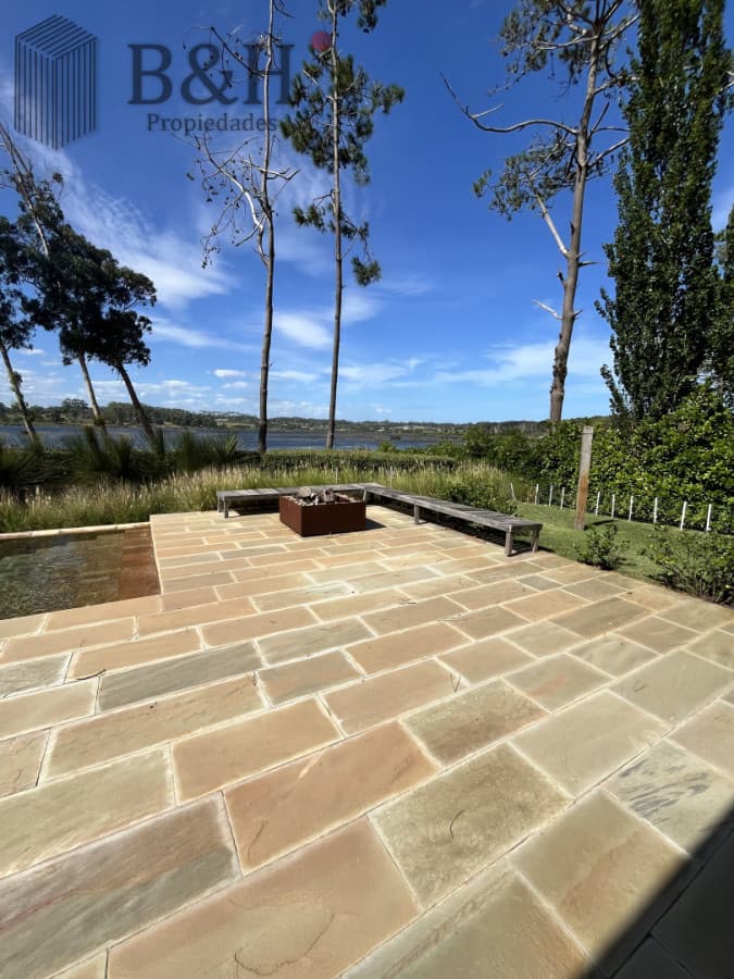 Exclusiva casa a la venta en Laguna Blanca
