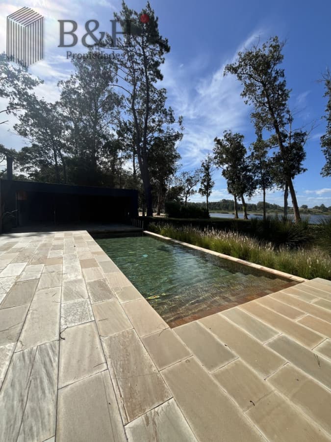 Exclusiva casa a la venta en Laguna Blanca