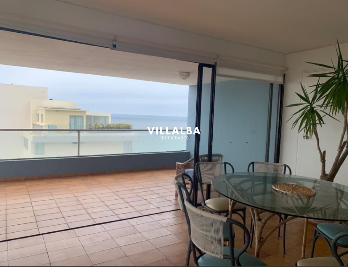 3 suites + dependencia, 2 garajes. Vista espectacular