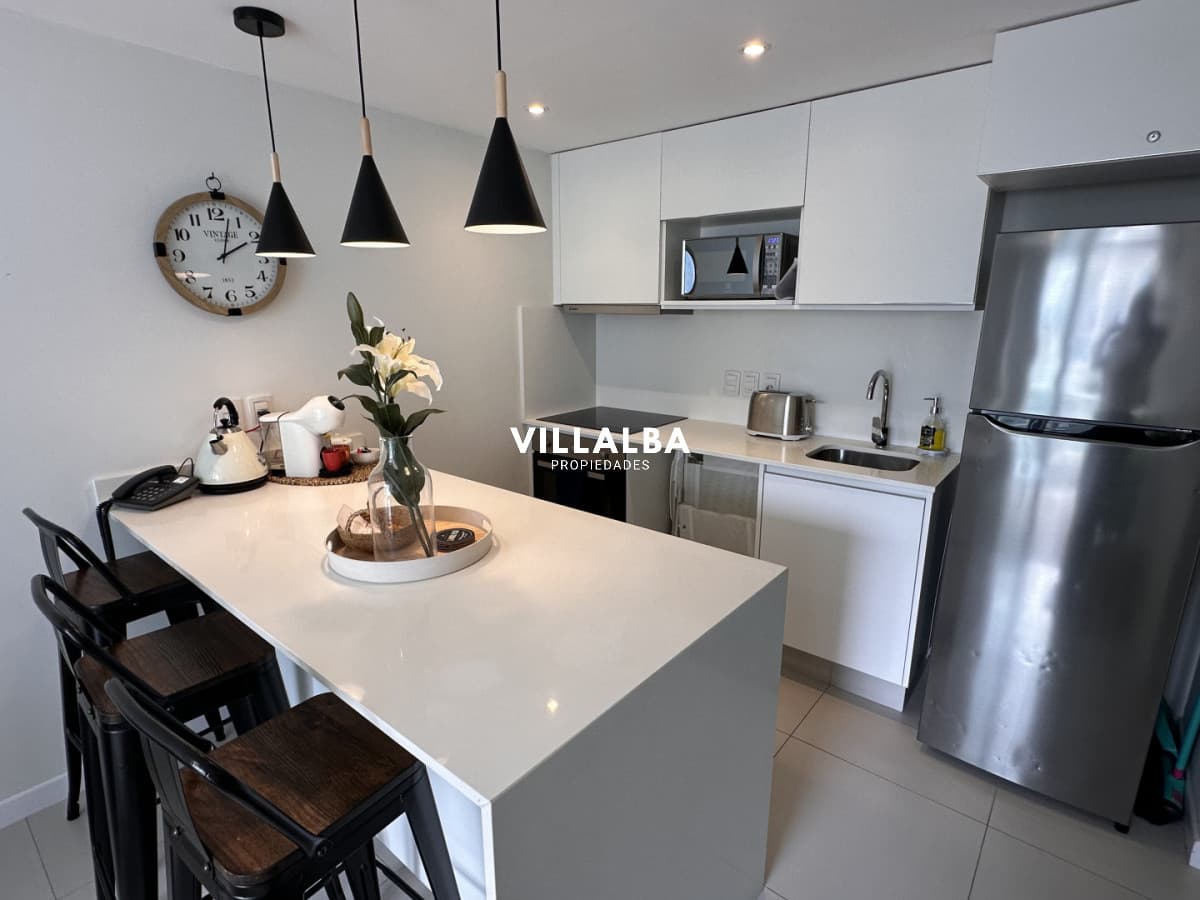 Apartamento de 1 dormitorio en venta en Playa Mansa, Punta del Este, a 30 metros del mar