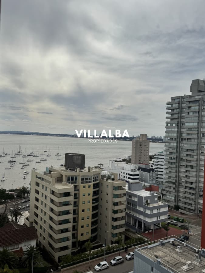 Península, Punta del Este. A solo 200 metros del mar, 2 dormitorios, 2 baños