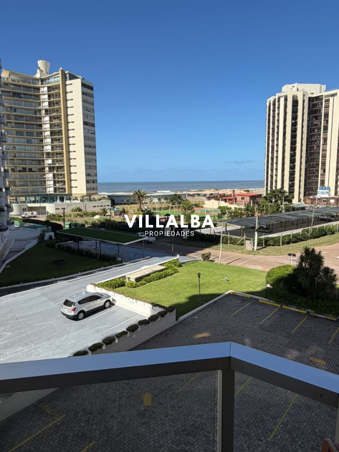 Apartamento , Torre Marina .2 dormitorios mas dependencia