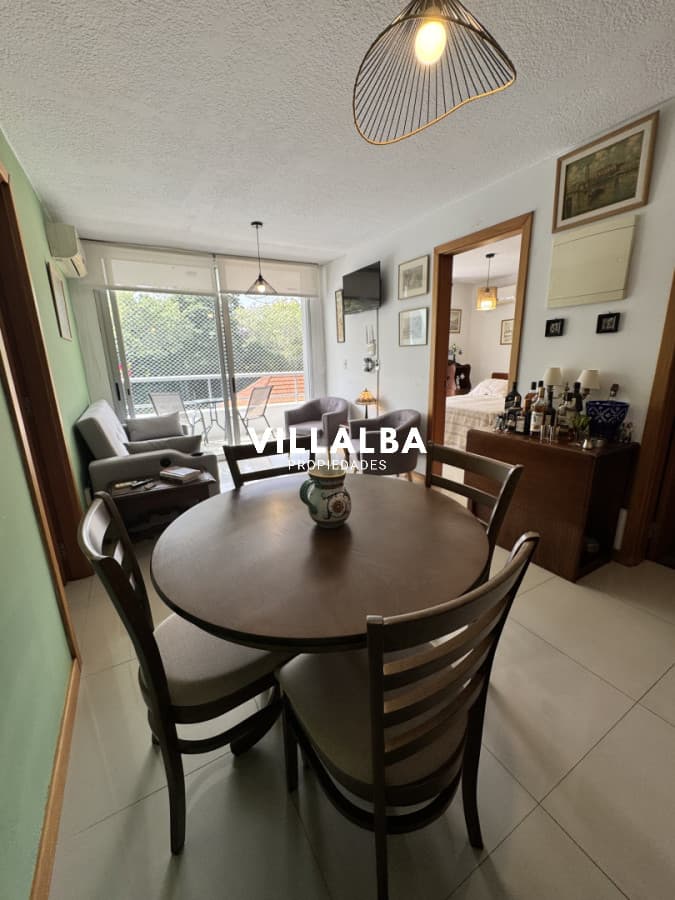 A pasos del mar en Playa Mansa - 1 dormitorio con parrillero