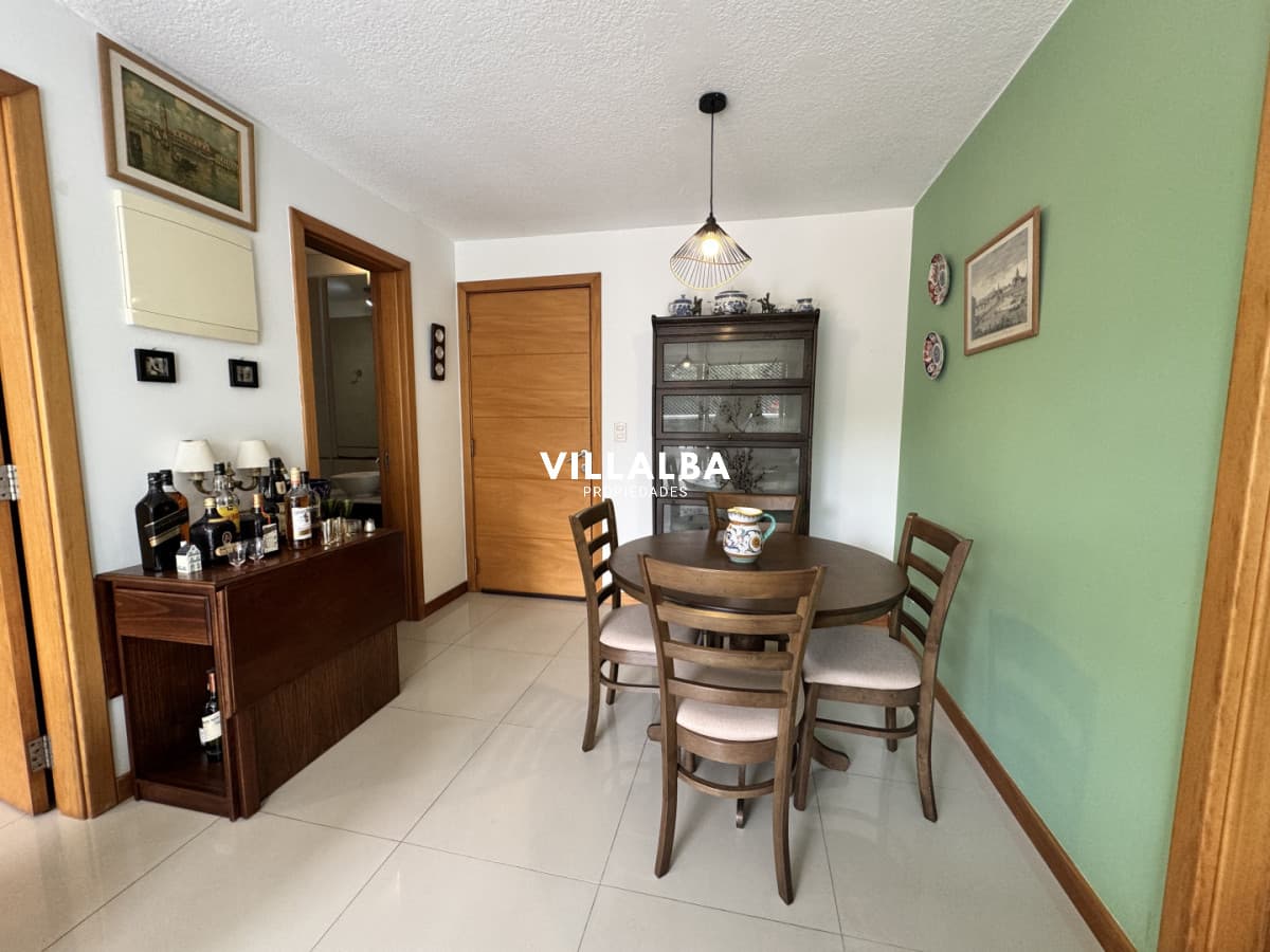 A pasos del mar en Playa Mansa - 1 dormitorio con parrillero