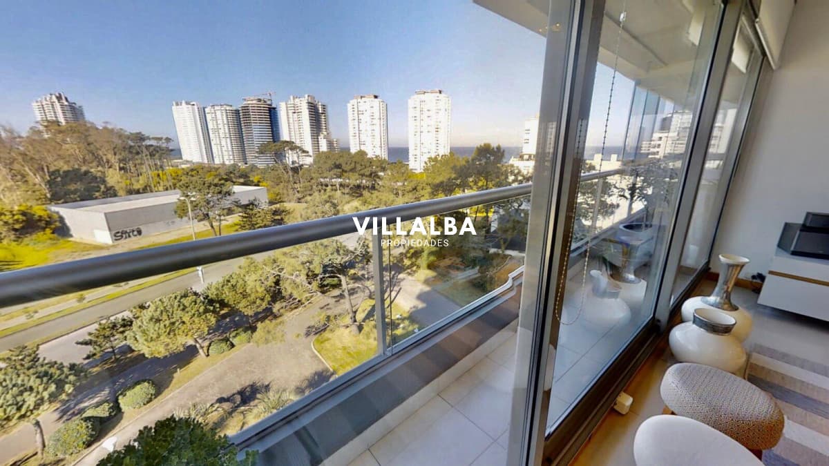 Playa Brava a metros del mar. destacado Apto semipiso de 3 dorm.