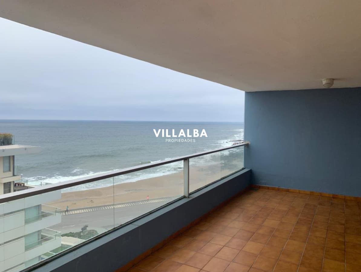3 suites + dependencia, 2 garajes. Vista espectacular