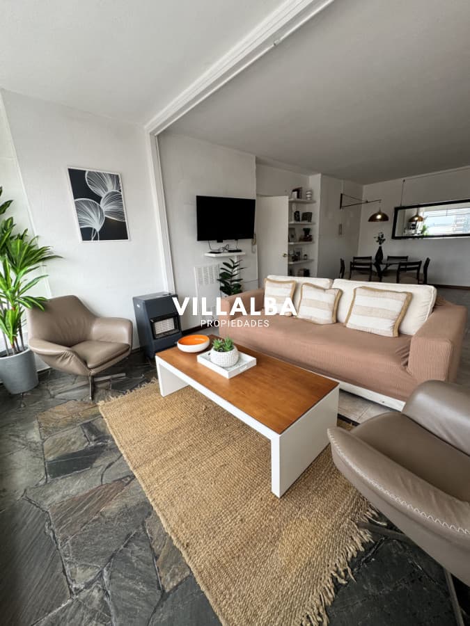 Península, Punta del Este. A solo 200 metros del mar, 2 dormitorios, 2 baños
