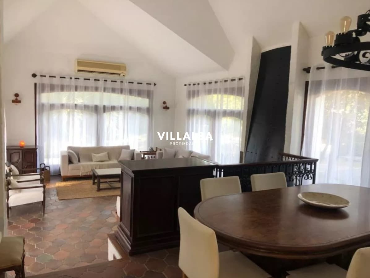 Excelente residencia en una de las zonas más exclusivas de Punta del Este.