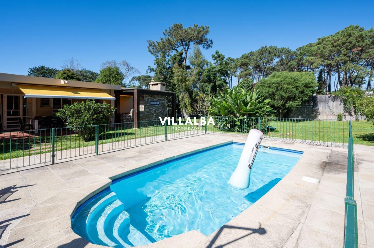 Espectacular casa en venta - Marly, Punta del Este.