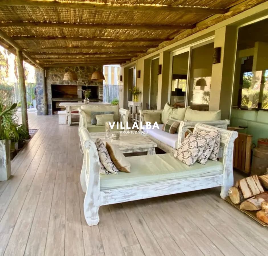 Playa Brava,  esplendida casa en Venta.