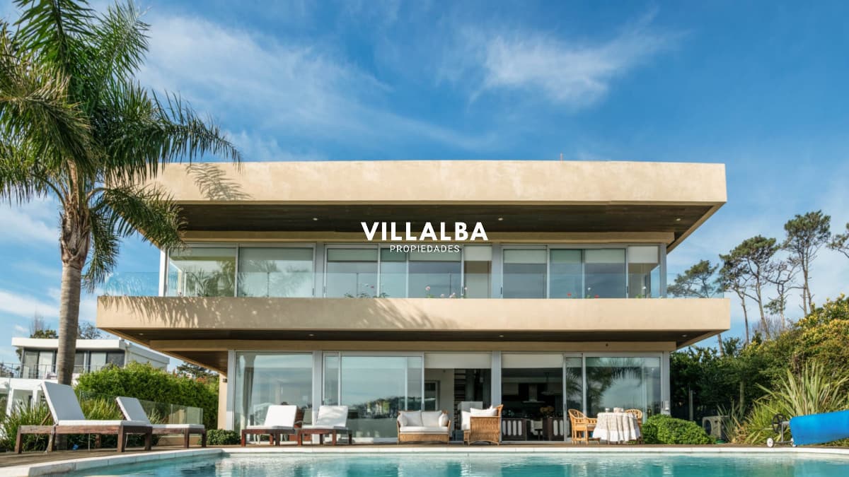 Venta - Casa con vista plena a la Laguna del Diario
