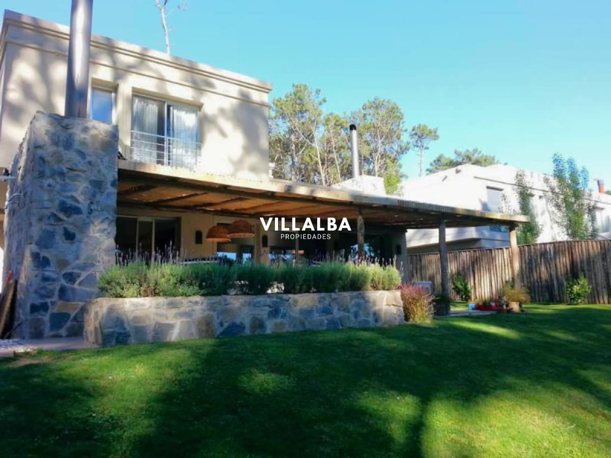 Playa Brava,  esplendida casa en Venta.