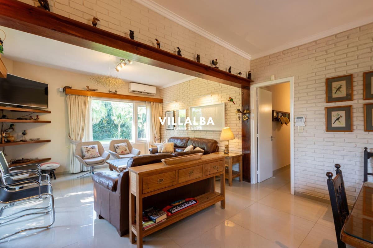 Espectacular casa en venta - Marly, Punta del Este.