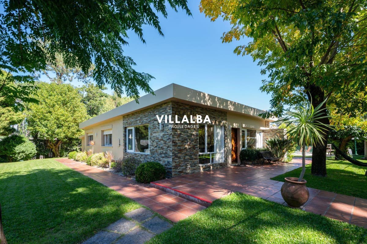 Espectacular casa en venta - Marly, Punta del Este.