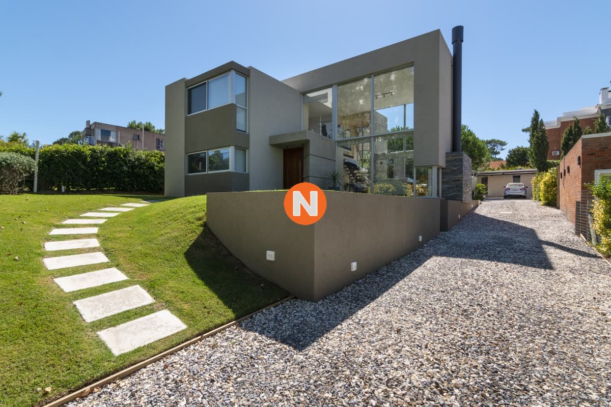 Casa en Venta Moderna de construccion tradicional, cerca del ...