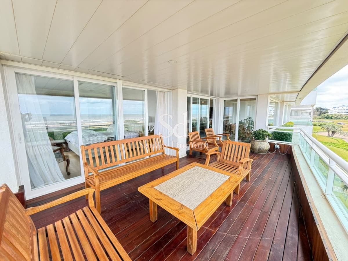 EN VENTA - Primera Linea Punta del Este, Semi Piso de Lujo, Playa Brava