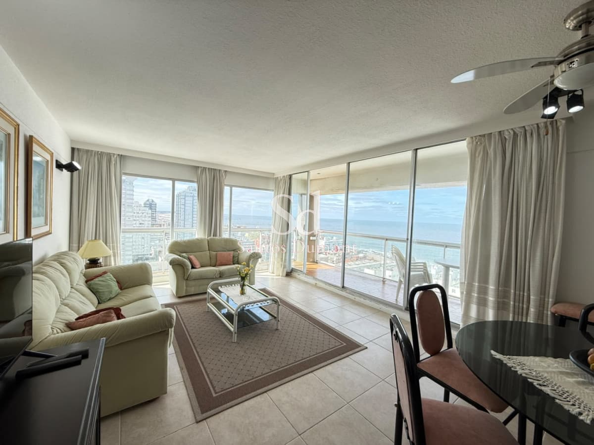 EN VENTA - 2 Dormitorios y 2 baños, con vista al Mar