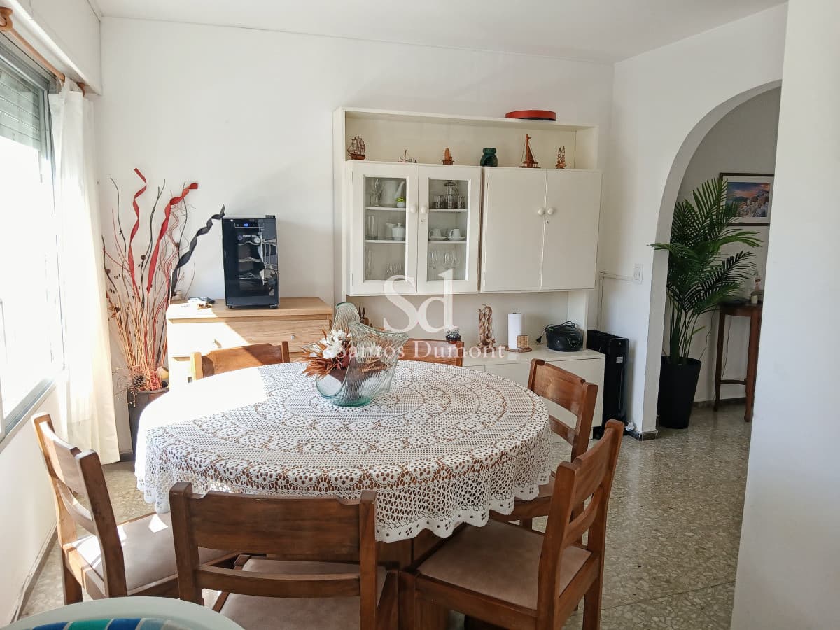 EN VENTA - Apartamento reciclado en Península, con cochera