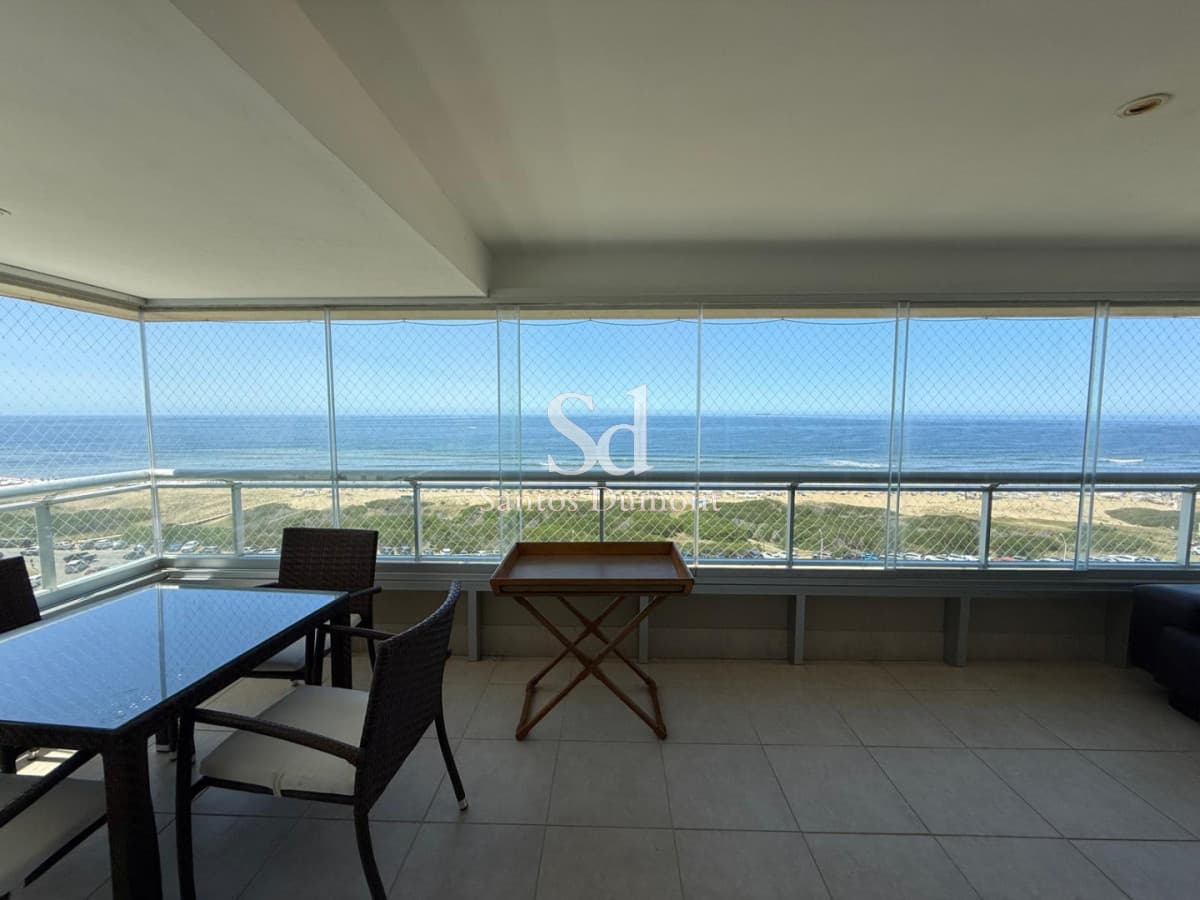 Venta Apartamento 3 dormitorios + servicio Punta del Este