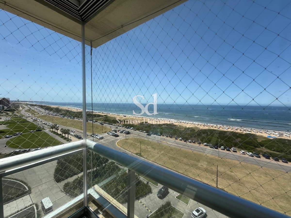 Venta Apartamento 3 dormitorios + servicio Punta del Este