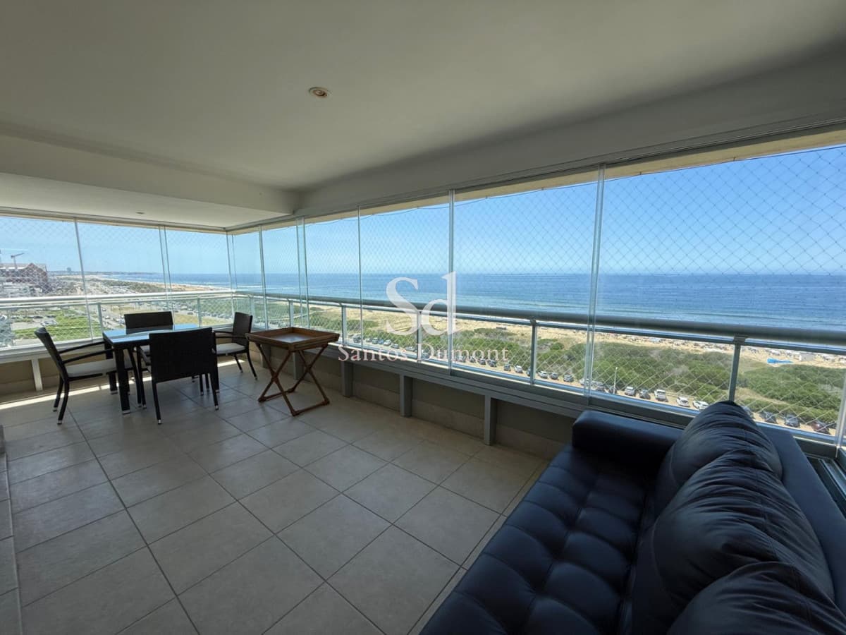 Venta Apartamento 3 dormitorios + servicio Punta del Este