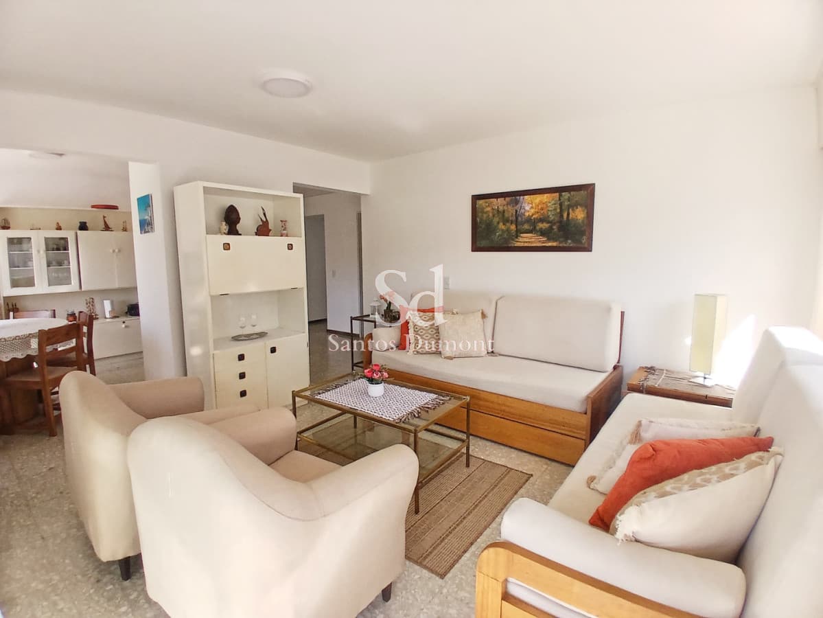 EN VENTA - Apartamento reciclado en Península, con cochera
