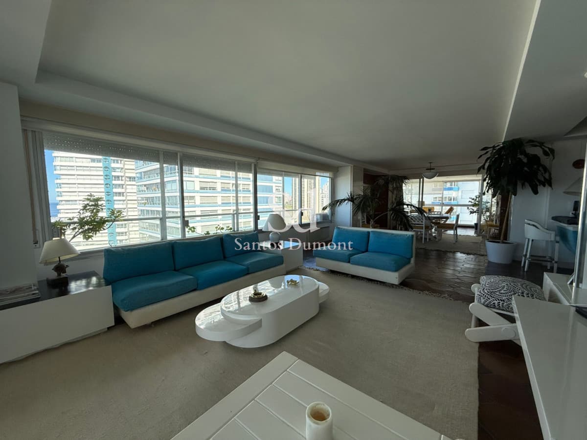 Apartamento Venta - 4 dormitorios - Punta del Este