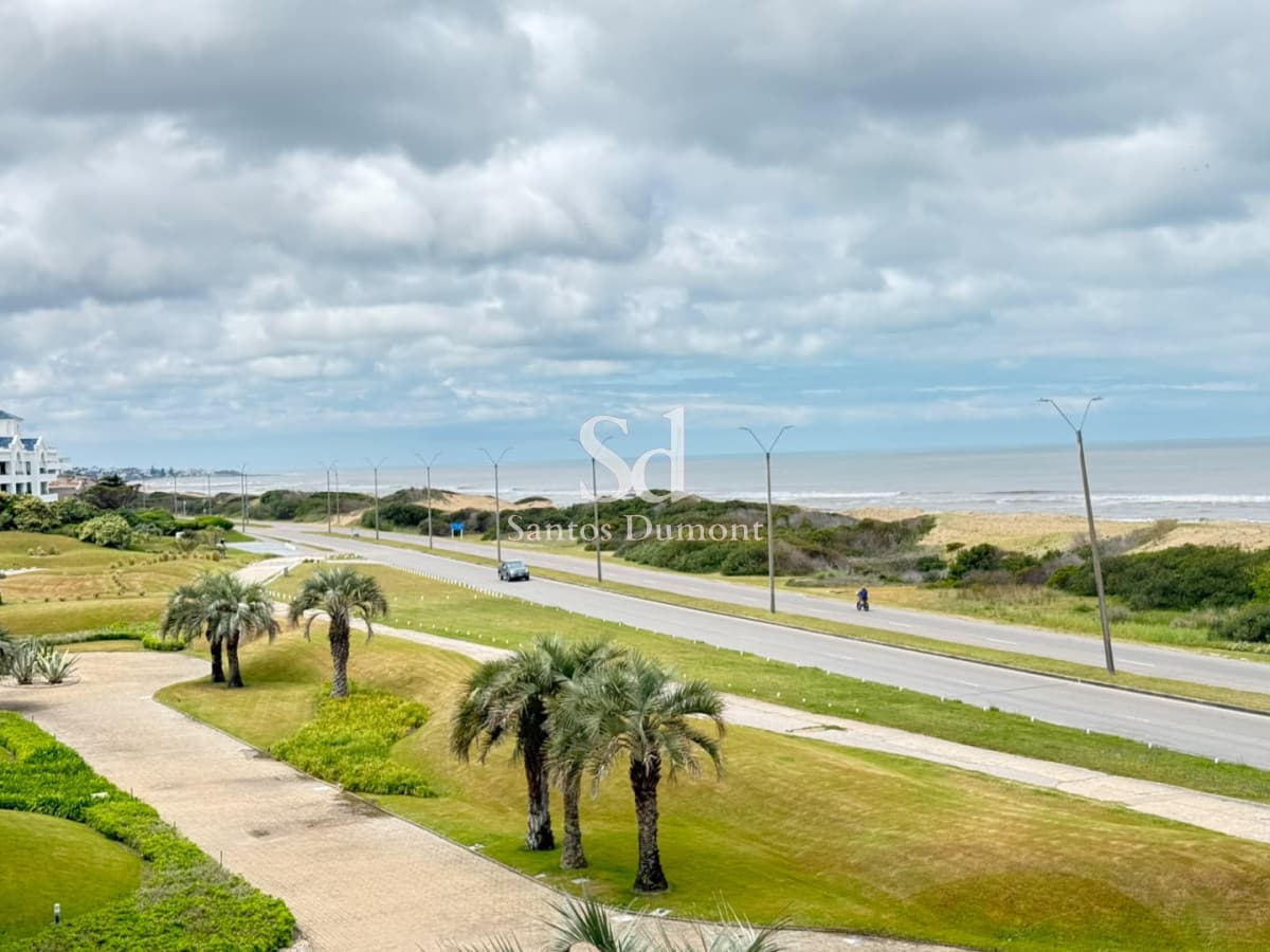 EN VENTA - Primera Linea Punta del Este, Semi Piso de Lujo, Playa Brava