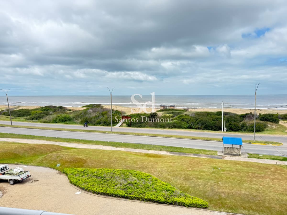 EN VENTA - Primera Linea Punta del Este, Semi Piso de Lujo, Playa Brava