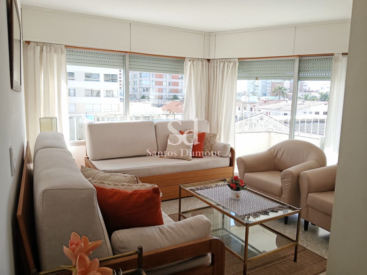 EN VENTA - Apartamento reciclado en Península, con cochera