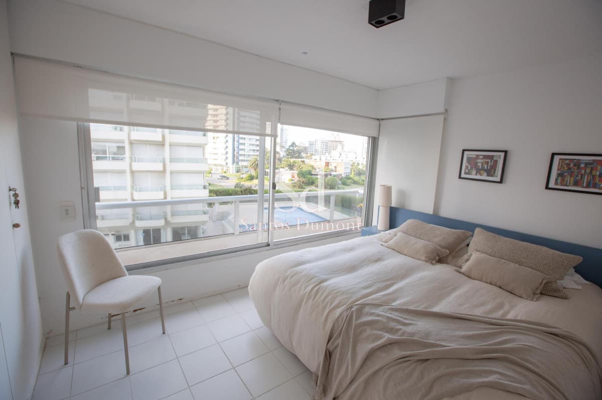 Apartamento en venta, 2 dormitorios y servicio en Playa Brava