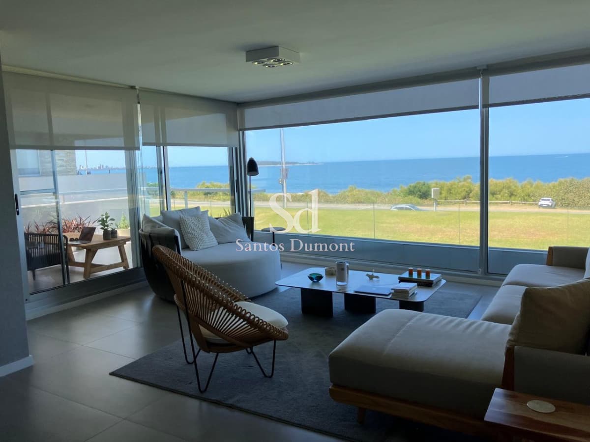 Venta apartamento 3 Dormitorios y dependencia Playa Mansa, Punta del Este