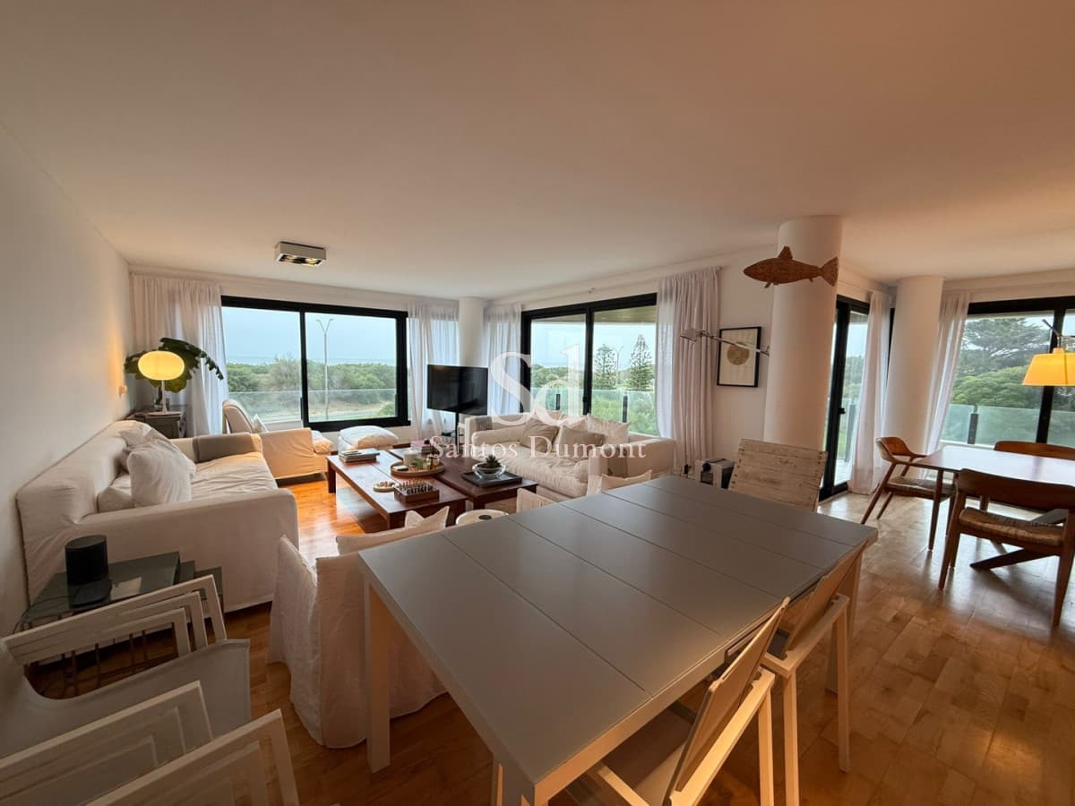 Apartamento en venta 3 dormitorios en suite más dependencia de servicio completo, Punta del Este, Playa Brava