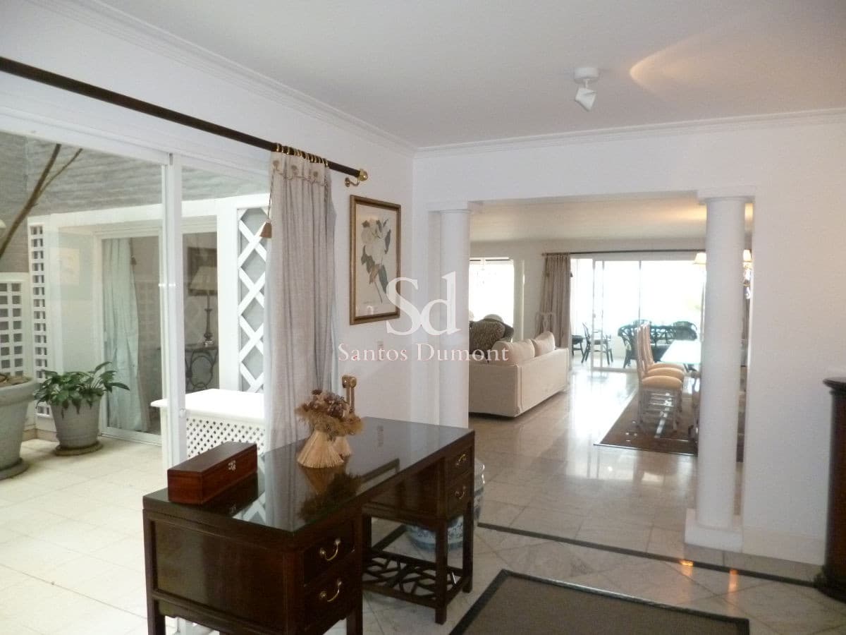 Venta Apartamento Semipiso de 4 dormitorios + servicio completo Punta del Este