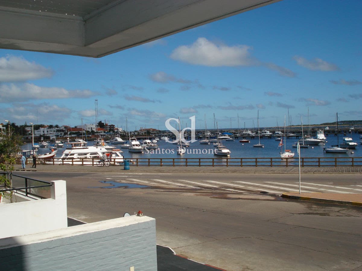 Venta Apartamento Semipiso de 4 dormitorios + servicio completo Punta del Este
