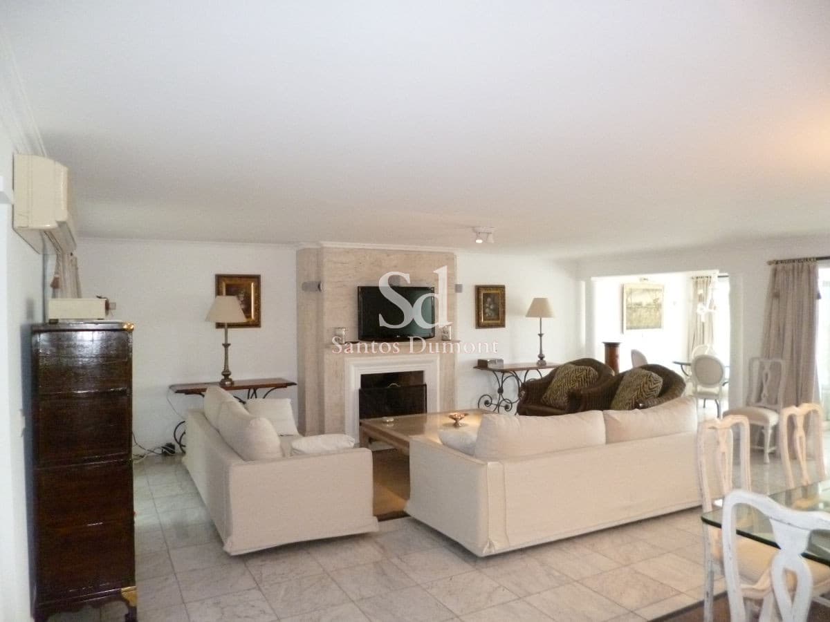 Venta Apartamento Semipiso de 4 dormitorios + servicio completo Punta del Este