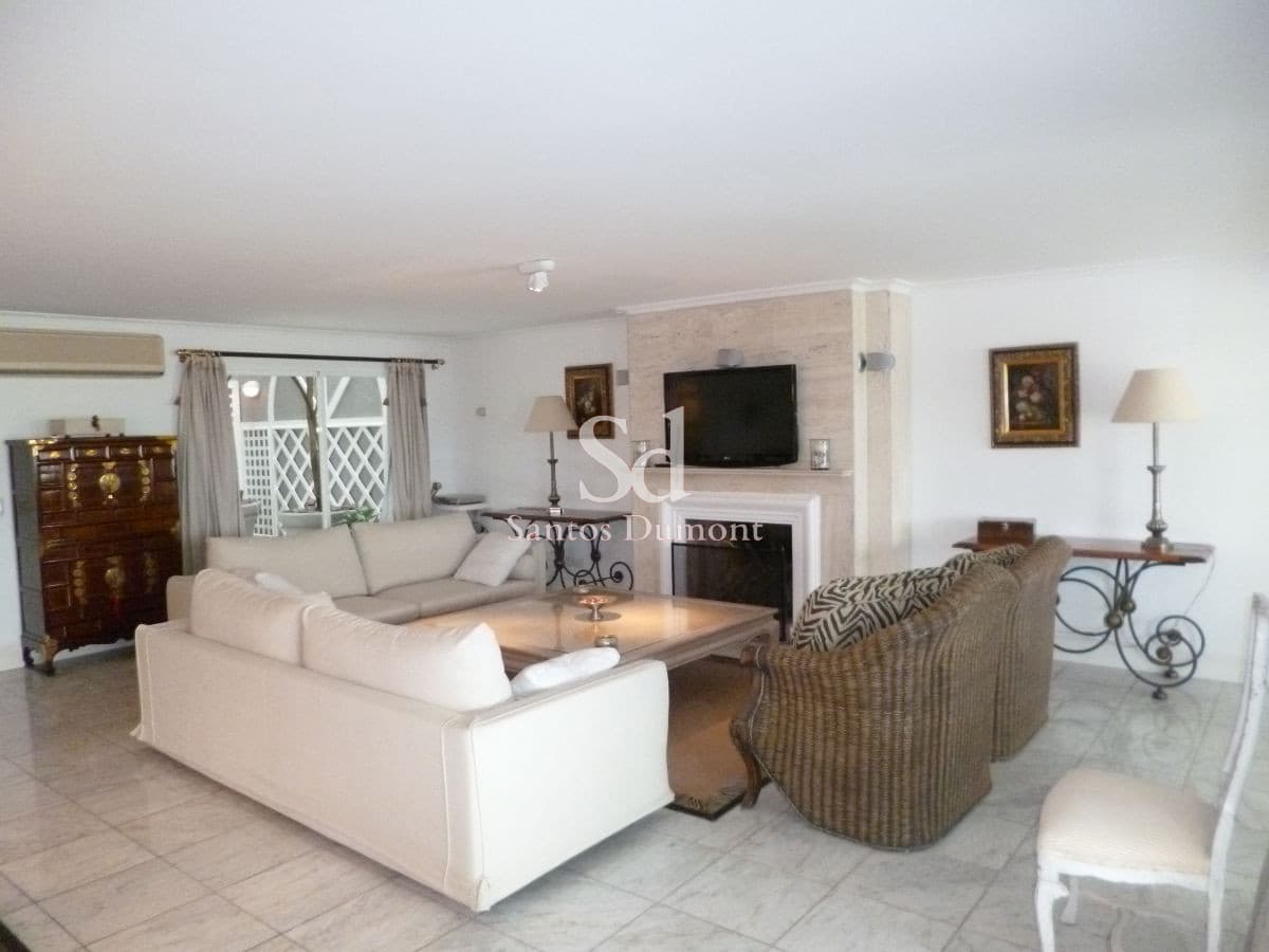 Venta Apartamento Semipiso de 4 dormitorios + servicio completo Punta del Este