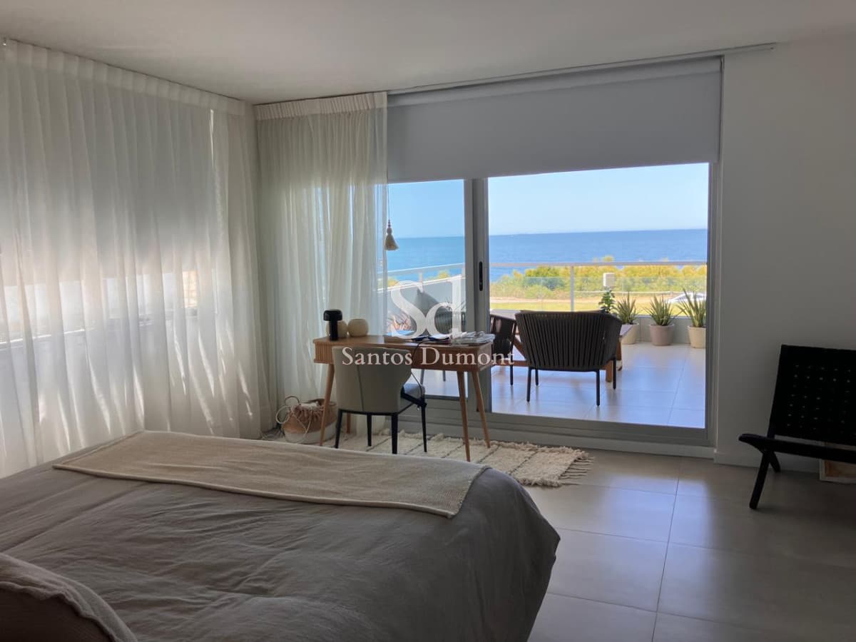 Venta apartamento 3 Dormitorios y dependencia Playa Mansa, Punta del Este