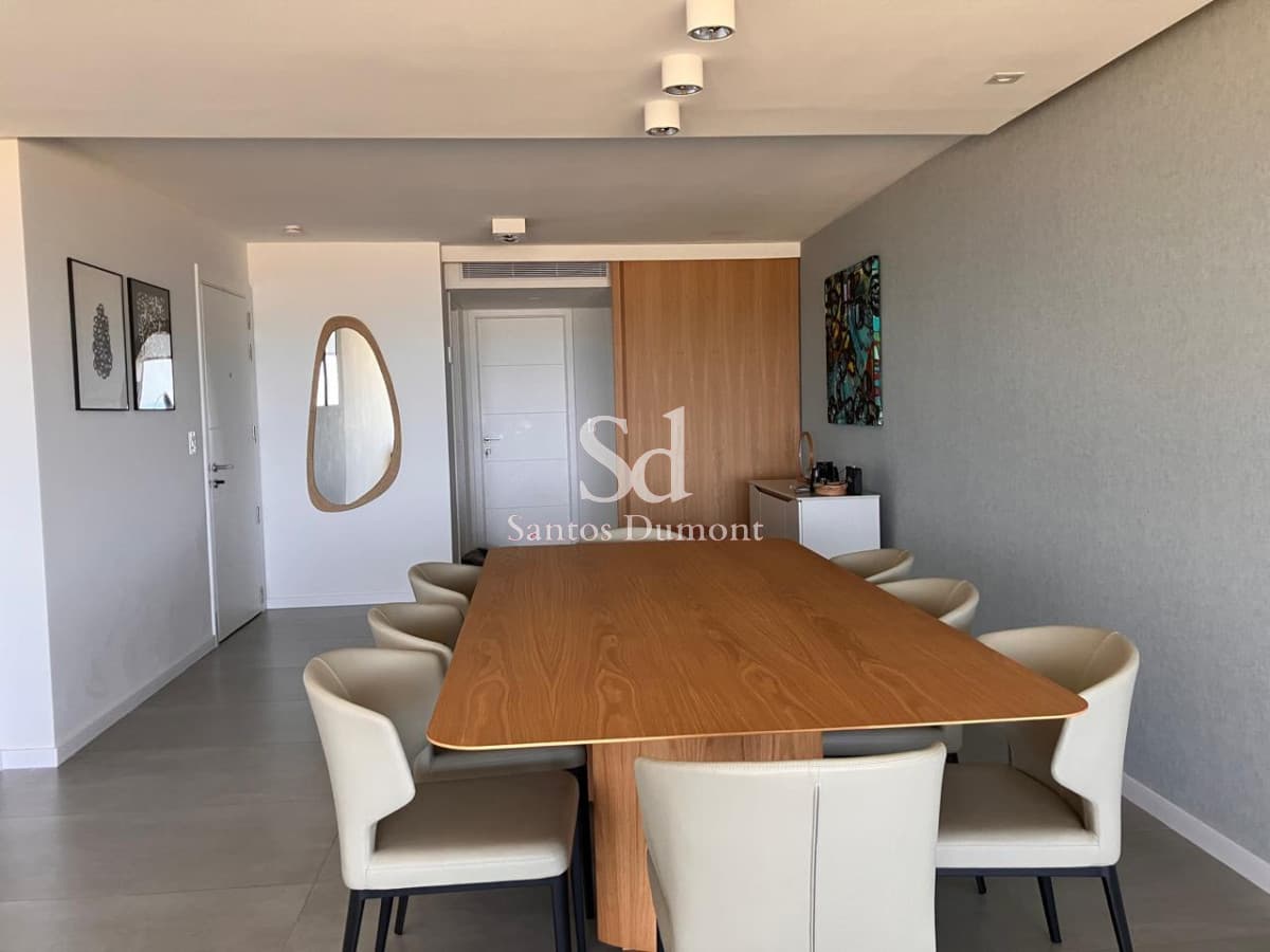 Venta apartamento 3 Dormitorios y dependencia Playa Mansa, Punta del Este